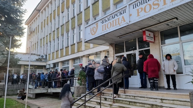 Протестиращи служители в клона на „Български пощи“ в Монтана останаха на работните си места, но не обслужваха клиенти