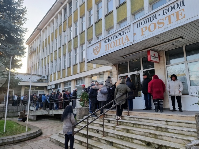 Протестиращи служители в клона на „Български пощи“ в Монтана останаха на работните си места, но не обслужваха клиенти