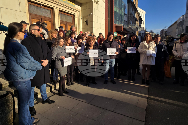 Служители на „Български пощи“ във Враца излязоха на протест с искане за минимум 5 процента увеличение на основните им заплати 