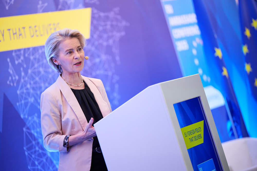 Трябва да признаем, че не можем да решим всеки проблем по света, каза Фон дер Лайен