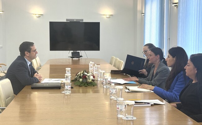 Нови пилотни проекти и програми за фирмите в Северна България обсъди министър Младенова с Агенцията за малките и средните предприятия 