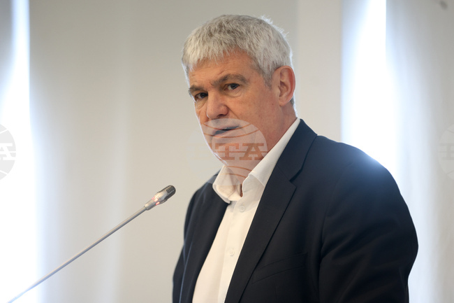 КНСБ настоява за ежегоден ръст на заплатите с 10 процента, каза президентът на конфедерацията Пламен Димитров