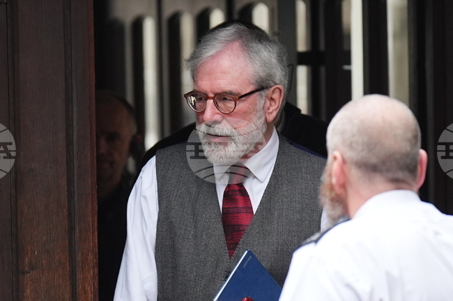 Бившият председател на "Шин Фейн" Джери Адамс е съден в Лондон заради бомбените атентати на ИРА