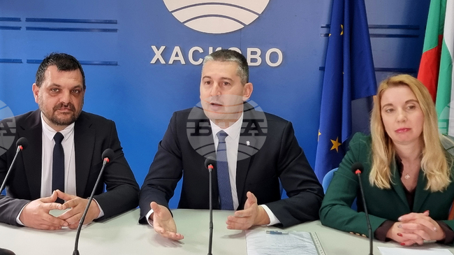 Ще се борим за два мандата от област Хасково, каза водачът на листата на "Възраждане" за парламентарния вот Георги Георгиев