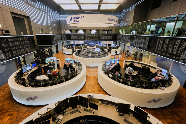 Европейските борсови индекси се движат смесено преди обед на фона на високите цени на петрола