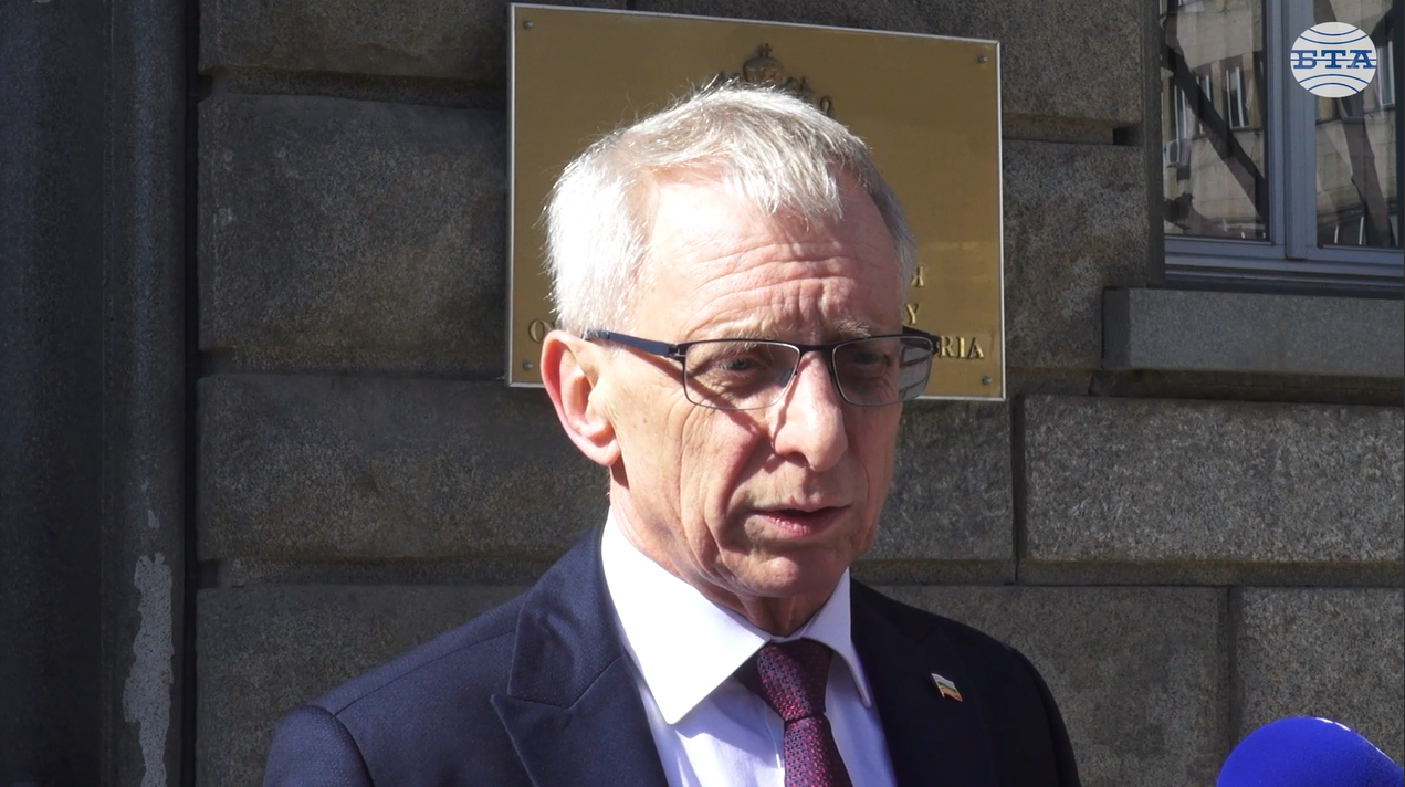 Ако няма удължителен закон за бюджета, България остава без яснота как ще се изплащат заплати и пенсии, каза Николай Денков от ПП-ДБ