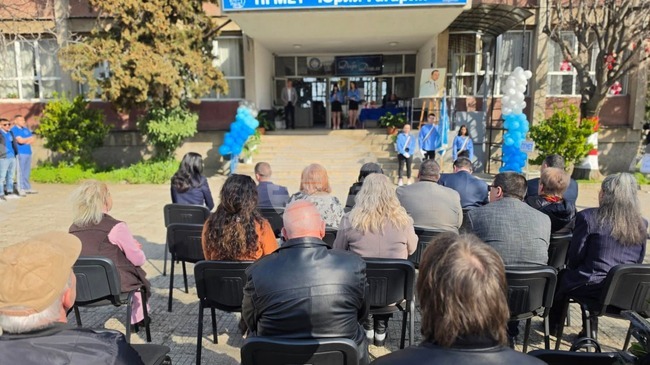  Професионалната гимназия по механоелектротехника „Юрий Гагарин“ в Петрич представи нов STEM център и учебен автомобил 