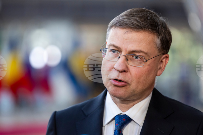ЕС е получил гаранции, че САЩ ще се придържат към търговското споразумение за митата, заяви европейският комисар Домбровскис