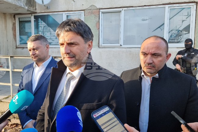 Нелегално производство на анаболи и стероиди - разкрита база - брифинг