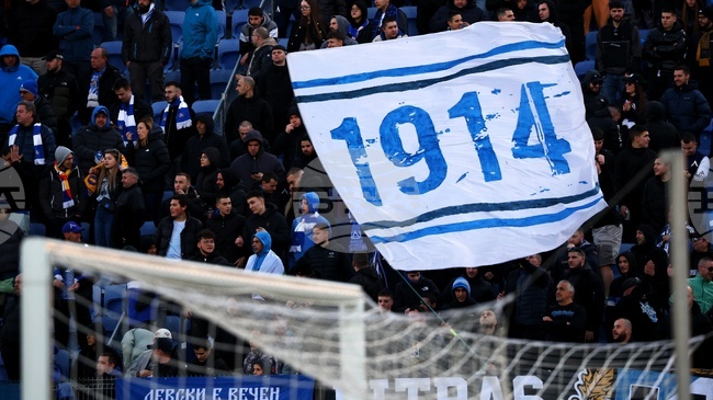 Група от 20 футболисти определи старши треньорът на Левски Хулио Веласкес за двубоя срещу ЦСКА