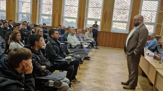 Енергията на бъдещето – студенти от Физико-технологичния факултет на ПУ „Паисий Хилендарски“ срещат експерти от ядрената енергетика