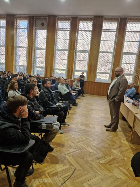 Енергията на бъдещето – студенти от Физико-технологичния факултет на ПУ „Паисий Хилендарски“ срещат експерти от ядрената енергетика