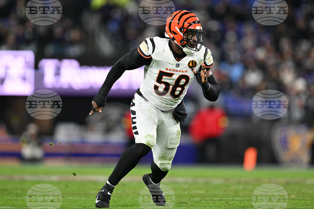 Jets Dolphins Trade Football