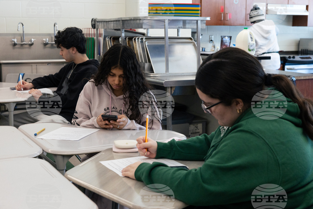 Schools Cellphone Ban Proposal