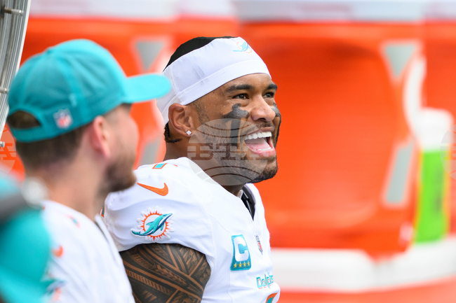 Saints Dolphins Football