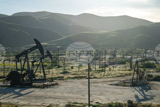 Цената на петрола сорт Брент ще остане над 95 долара за барел през идните два месеца, прогнозира Администрацията за енергийна информация на САЩ