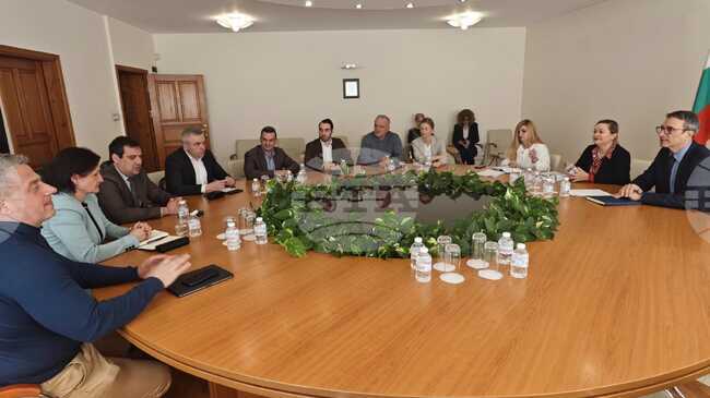 Представители на петролния сектор у нас са уверили енергийния министър, че не реализират спекулативни печалби