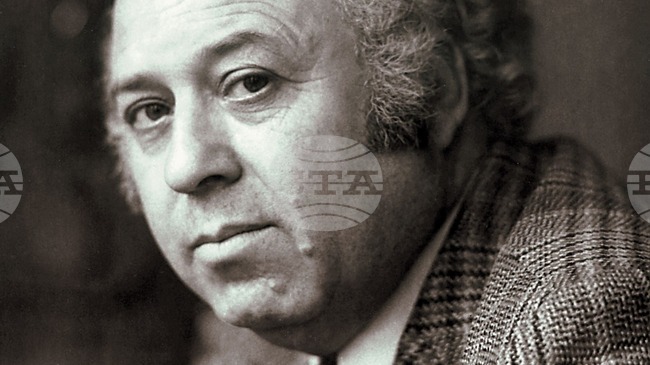 Ученици от Берковица, участвали в конкурс за есе и рисунки за 100-годишнината от рождението на писателя Иван Давидков, бяха наградени