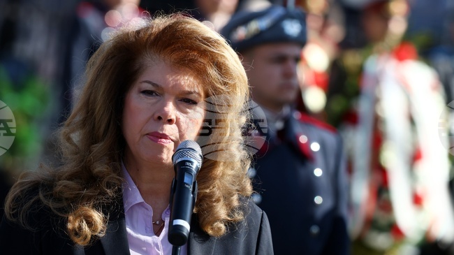 Всяка година идваме на Паметника на спасението, за да прочетем една от най-праведните страници в българската история, заяви президентът Илияна Йотова