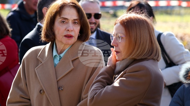 Днес празнуваме не само спасението на човешки души, но и паметта на България, към която трябва да се връщаме в тези сложни времена, каза Надежда Нейнски 