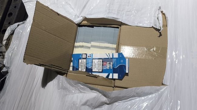 Митничари задържаха над 1,8 млн. заготовки за цигарени кутии край Видин