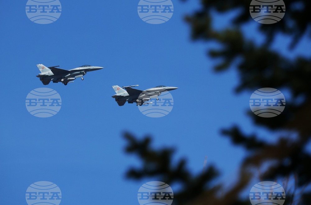 Изтребители F-16 - учебно-тренировъчен полет