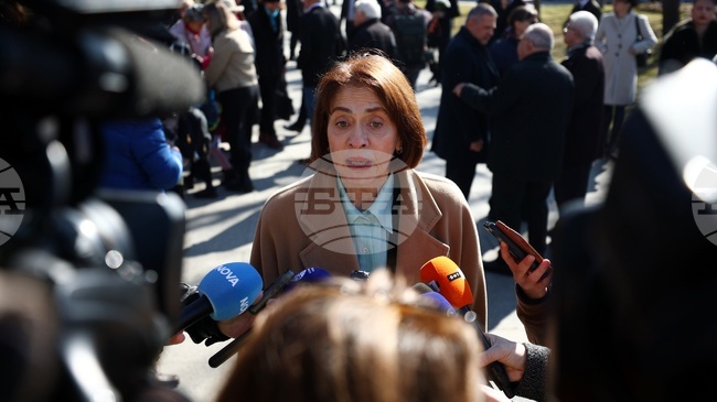 Десет български граждани са изведени сухопътно от Катар и Кувейт тази нощ, съобщи служебният външен министър Надежда Нейнски