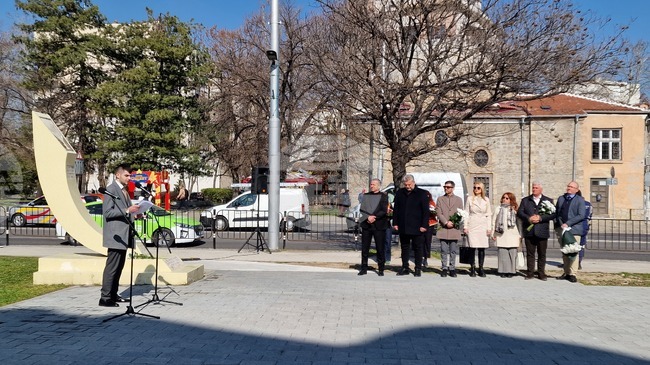 Пред Паметника на благодарността в Пловдив еврейската общност отбеляза 83 г. от спасяването на българските евреи от лагерите на смъртта