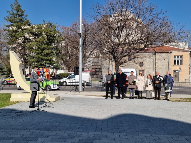 Пред Паметника на благодарността в Пловдив еврейската общност отбеляза 83 г. от спасяването на българските евреи от лагерите на смъртта