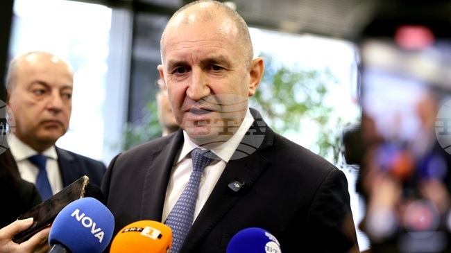 Правителството трябва да разгледа какви са реалните запаси от суров петрол, течни горива и газ, каза Румен Радев