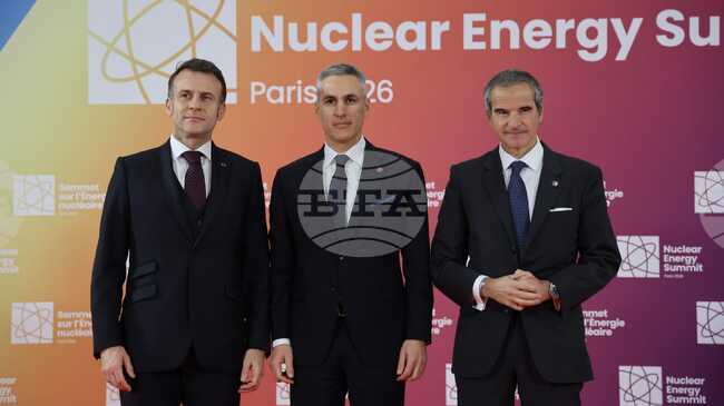  Служебният премиер Андрей Гюров бе посрещнат от президента на Франция и от генералния директор на МААЕ на Втората среща на върха по ядрена енергетика