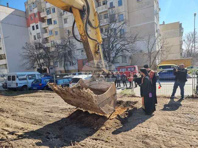 Със символична първа копка бе дадено началото на изграждането на нова детска градина в старозагорския квартал "Железник"