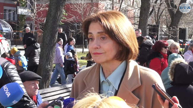 Десет български граждани са изведени сухопътно от Катар и Кувейт тази нощ, съобщи служебният външен министър Надежда Нейнски