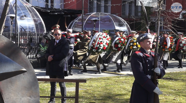 С молитва и поднасяне на венци и цветя в София бяха отбелязани 83 години от спасяването на българските евреи
