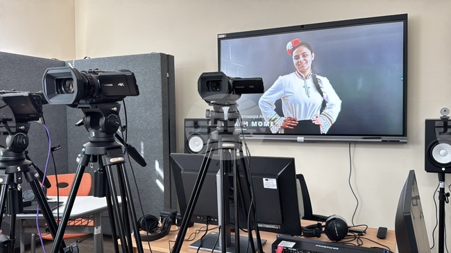 Нов аудиовизуален център отвори врати в Основно училище „Д-р Петър Берон“ в казанлъшкото село Овощник