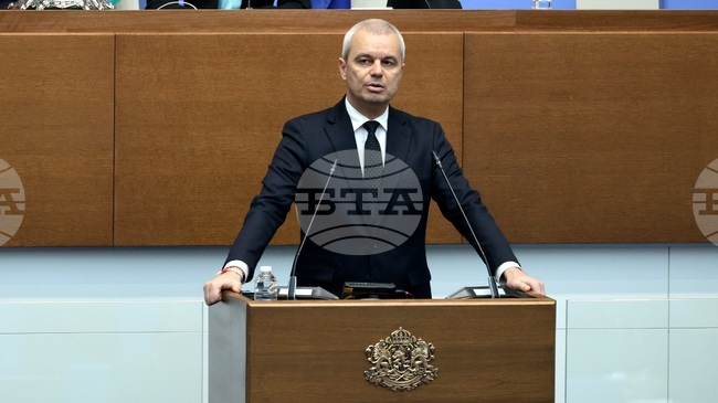 Като „много тежка държавна измяна“ определи прочетената от Наталия Киселова декларация лидерът на „Възраждане“ Костадин Костадинов