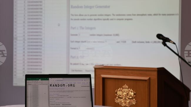 На случаен принцип бяха изтеглени номерата на машините за гласуване, които ще преминат удостоверяване за съответствие