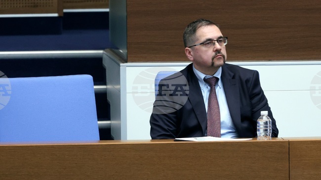 Количествата горива у нас са налице, годни са за използване, обяви председателят на Държавия резерв Асен Асенов в НС