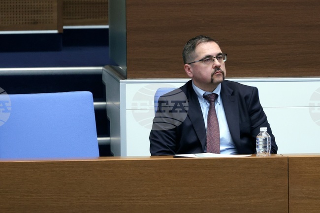 Съхраняваните горива са налице, годни са за използване, каза председателят на Държавния резерв Асен Асенов в НС