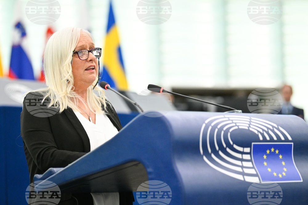 Ирландка, чиято дъщеря се е самоубила, призова Европейския парламент да изготви закон срещу онлайн насилието