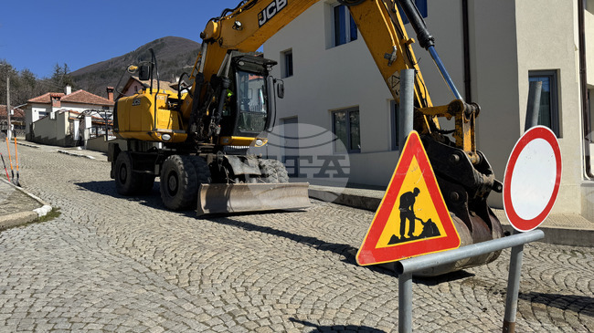 Символична първа копка даде начало на втория етап от проекта за реконструкция и подмяна на водопроводната мрежа в Шипка