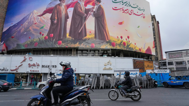 Новият върховен лидер е "жив и здрав" въпреки раните си, заяви синът на иранския президент