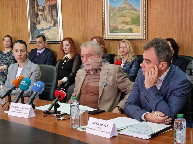 Комисията за защита на конкуренцията е констатирала големи надценки на търговските вериги, съобщи Росен Карадимов