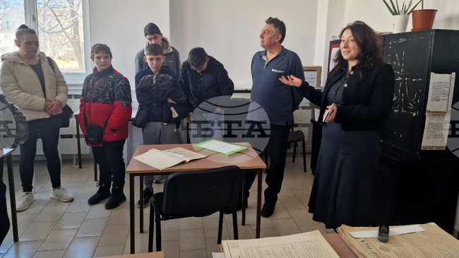 Историята на Разград от преди 100 години оживя пред ученици в Деня на отворените врати на "Държавния архив"