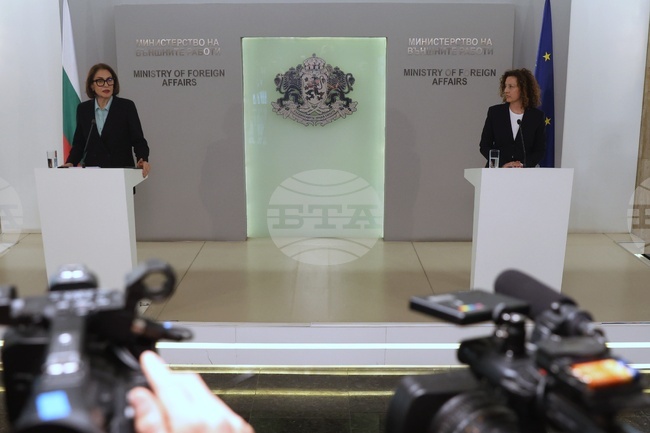 До ОАЕ бяха осъществени шест полета, организирани от правителството, и пет на частни компании, съобщиха от Кризисния щаб на МВнР