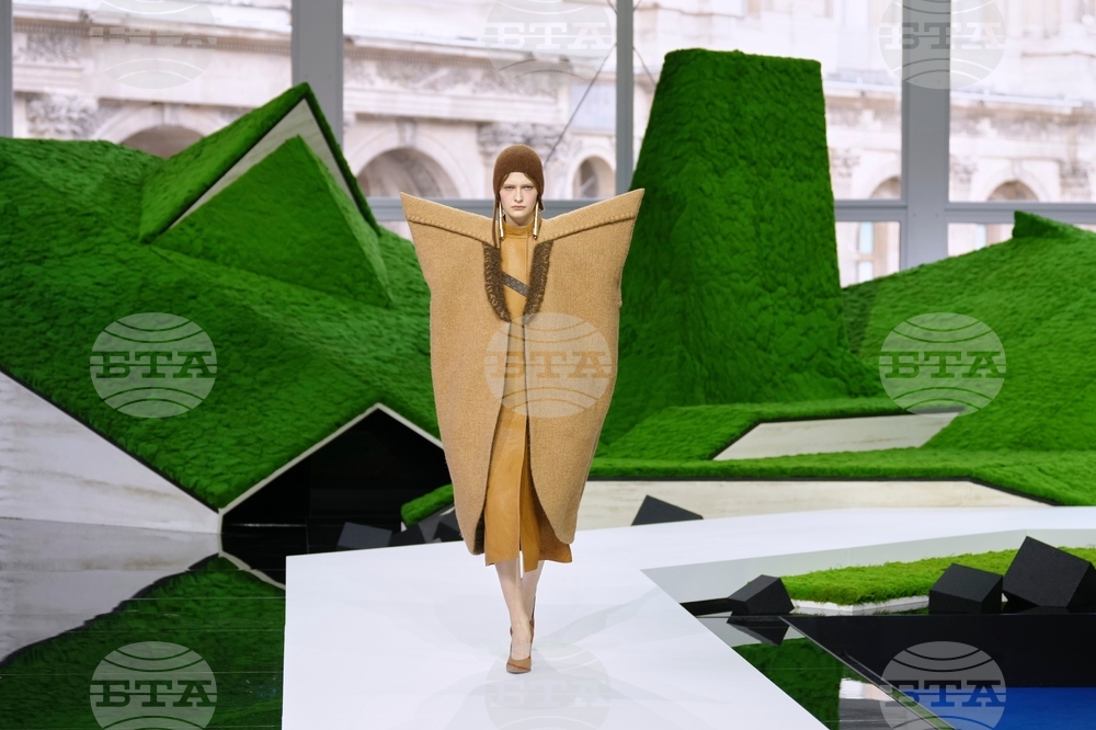 APTOPIX France Fashion Louis Vuitton F/W 26/27