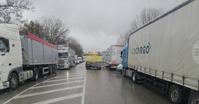 Видин - опашки от автомобили към Дунав мост 2