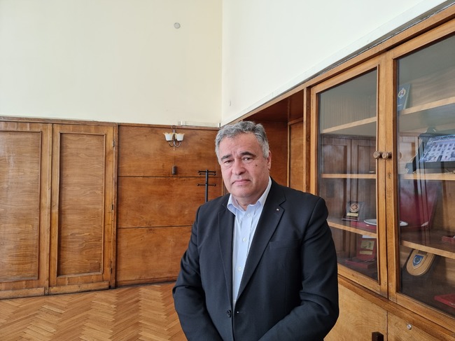 Българските граждани трябва да бъдат подготвени да защитават страната, както възлага Конституцията, посочи доц. Нелко Ненов от Военната академия