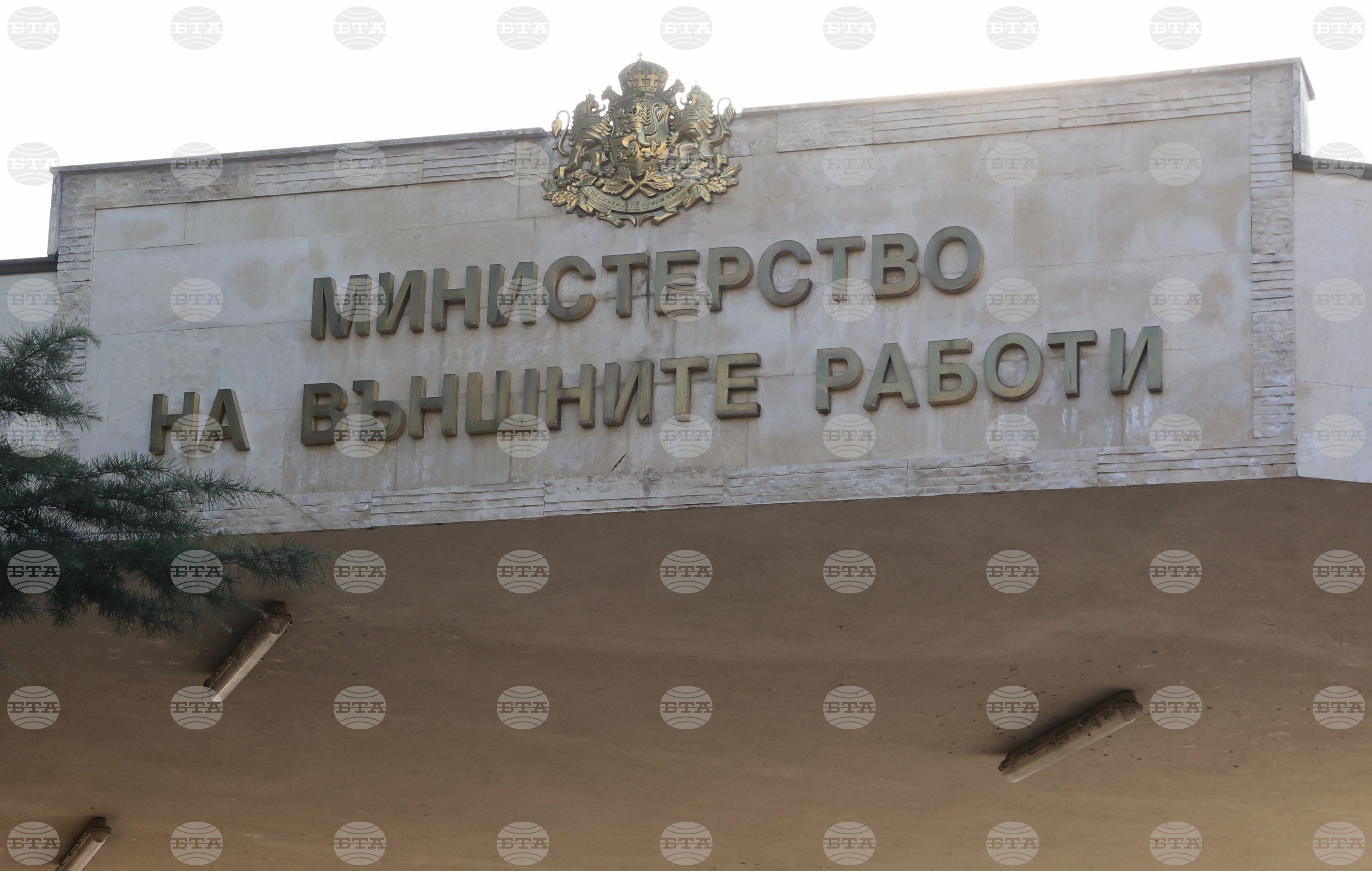 Средната възраст на служителите в Министерството на външните работи е 49 г., каза министър Велислава Петрова