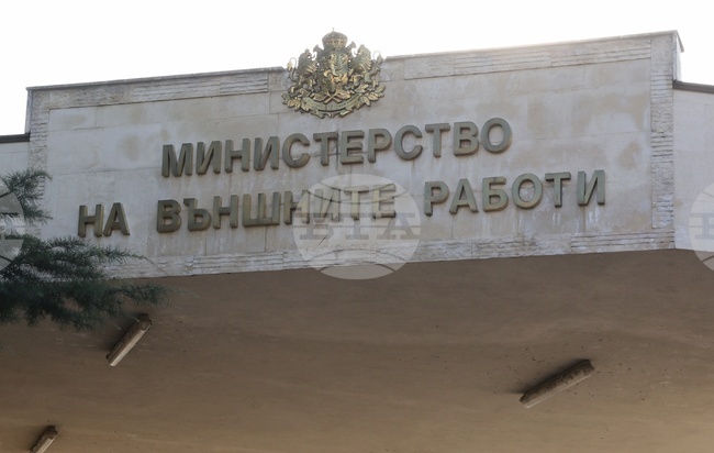Временно управляващият посолството на Република Северна Македония в София бе извикана в МВнР във връзка с палежа на два дипломатически автомобила в Скопие
